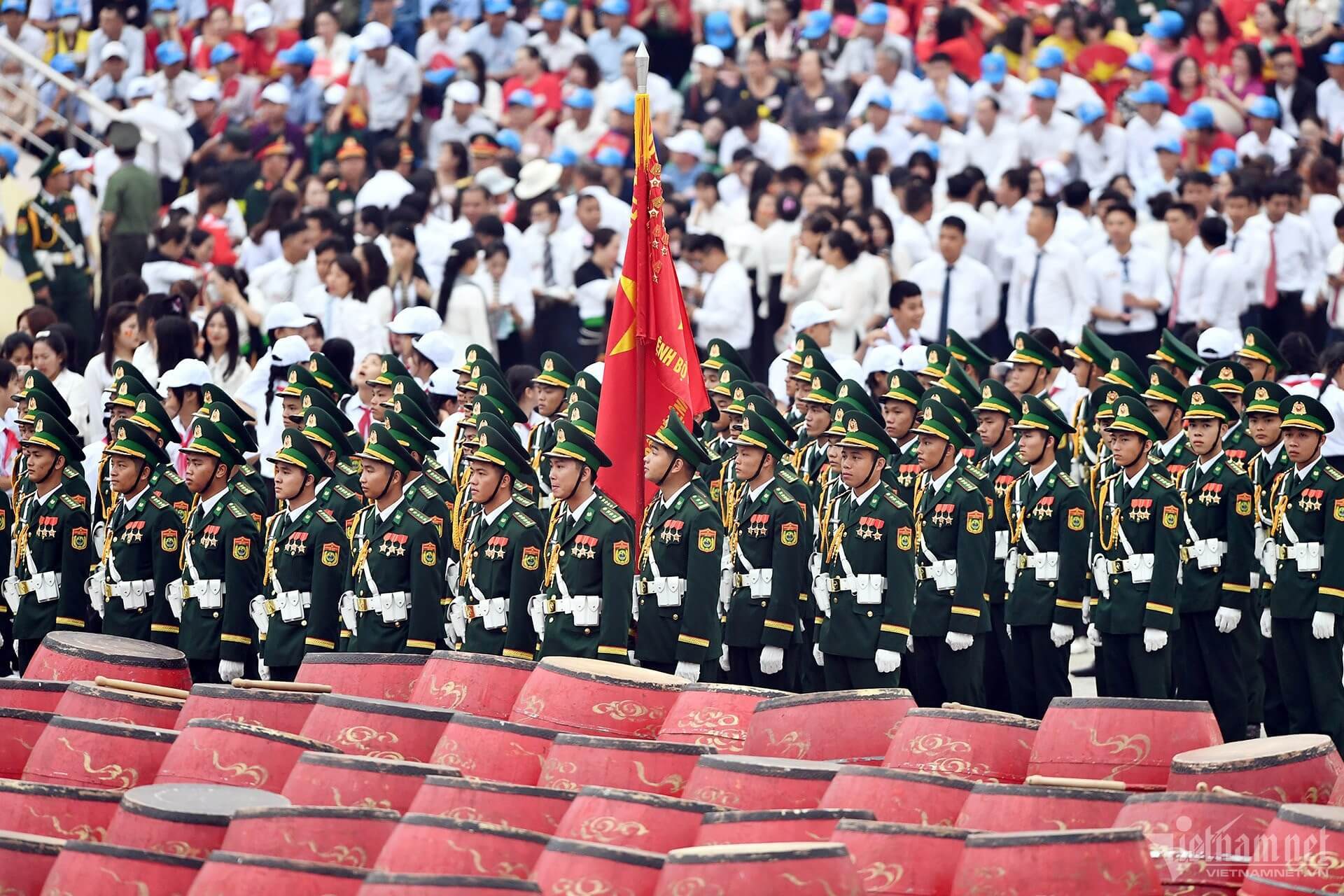 Lễ duyệt binh được đông đảo nhân dân Việt Nam hưởng ứng