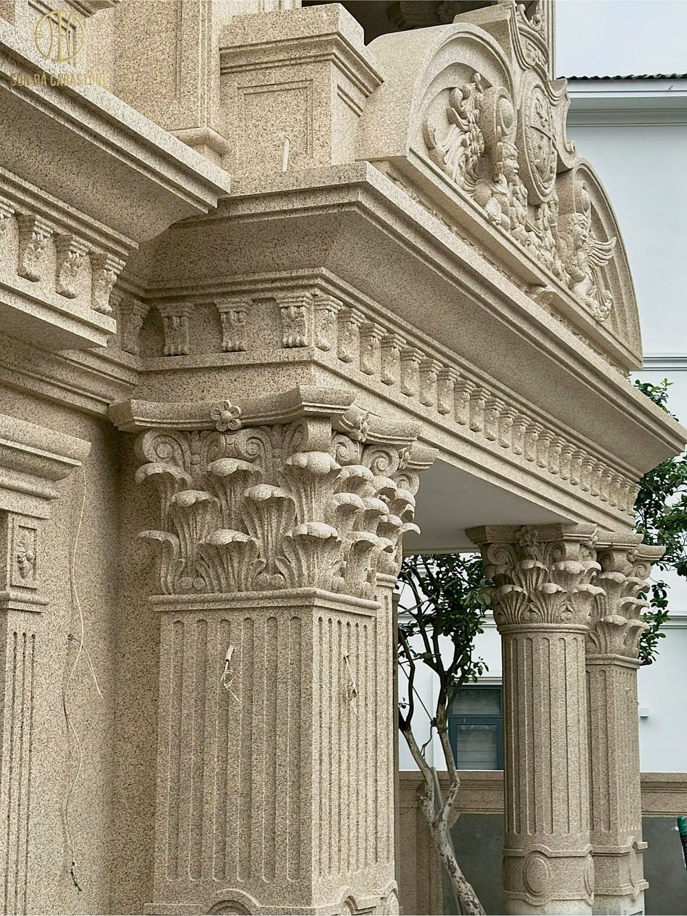 mau-cot-son-gia-da-3 Sơn đá Carastone làm nổi bật các kiến trúc cổ điển