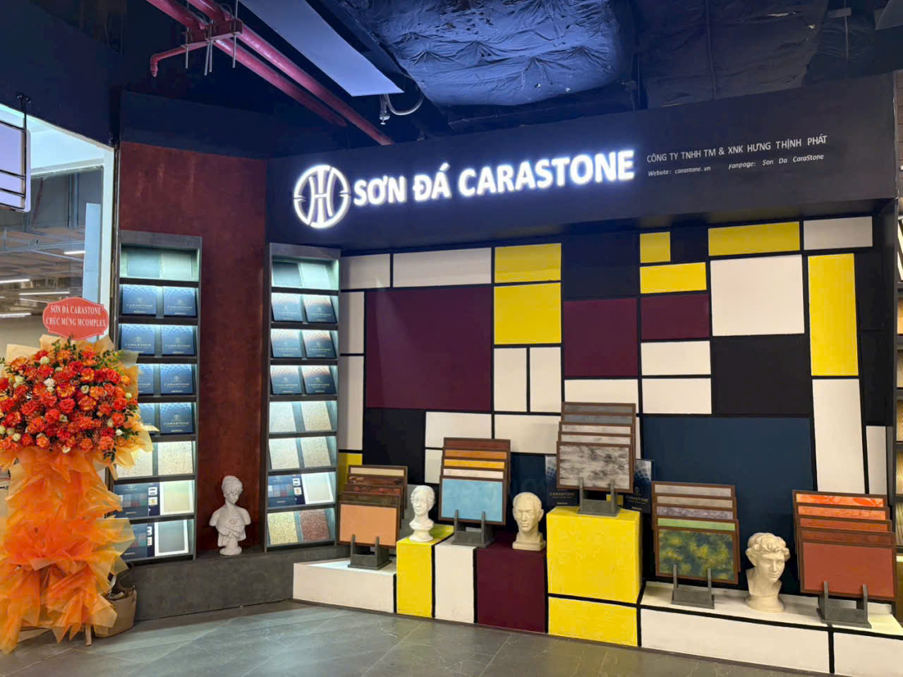 02 Chuyên Gia Sơn Đá Hưng Thịnh Phát | Showroom trưng bày mẫu thực tế 𝗖𝗔𝗥𝗔𝗦𝗧𝗢𝗡𝗘 tại khu triển lãm Vật liệu TTTM Vincom Mega Mall Royal City