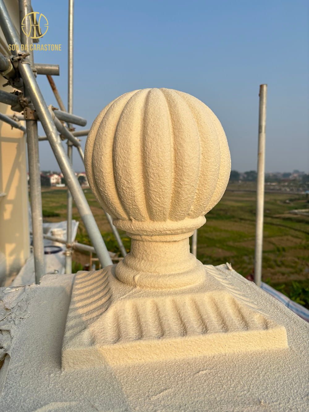 Chuyên Gia Sơn Đá Hưng Thịnh Phát | Sơn đá hóa đá mọi họa tiết phào chỉ, cột nhà